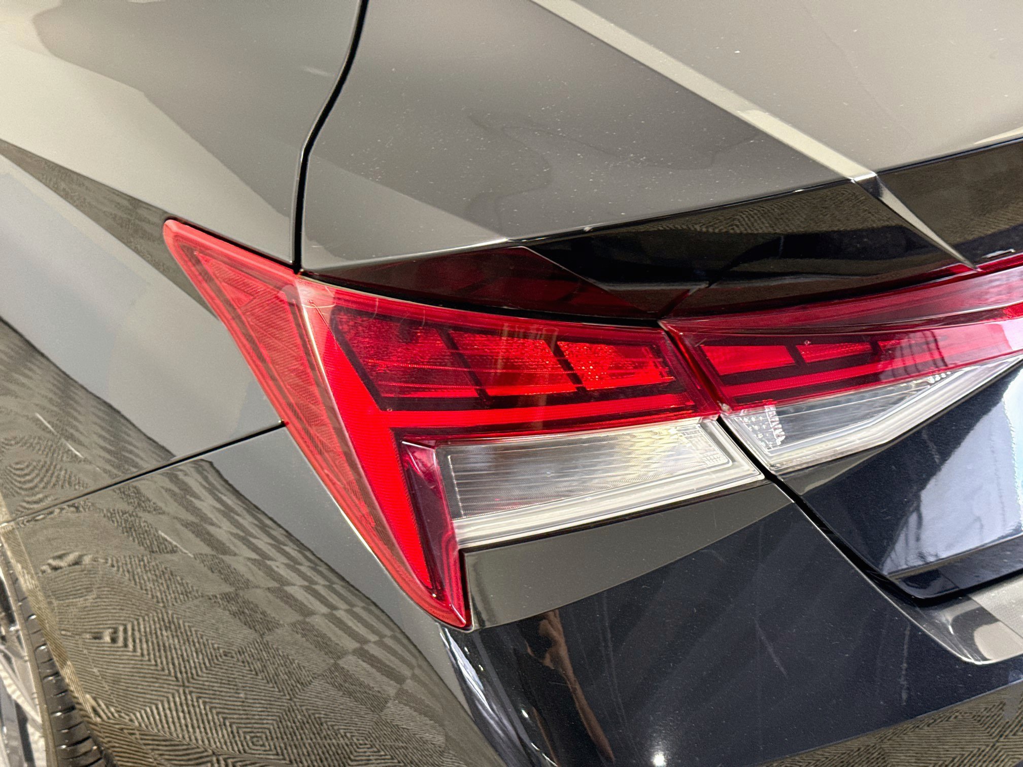 Used 2021 Hyundai Elantra Limited FWD image 36