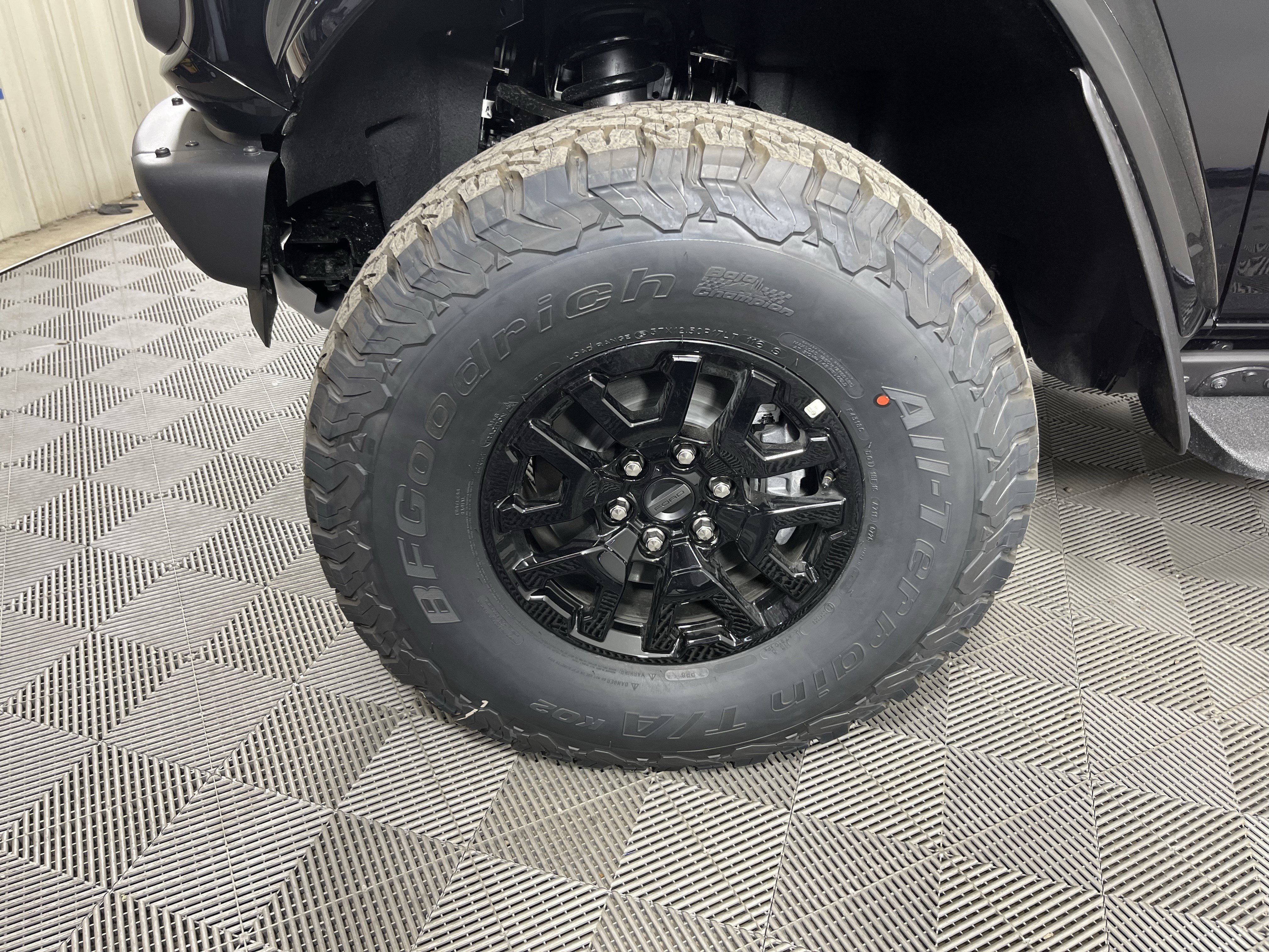 New 2026 Ford Bronco Raptor w/ Interior Carbon Fiber Pack AWD/4WD image 8