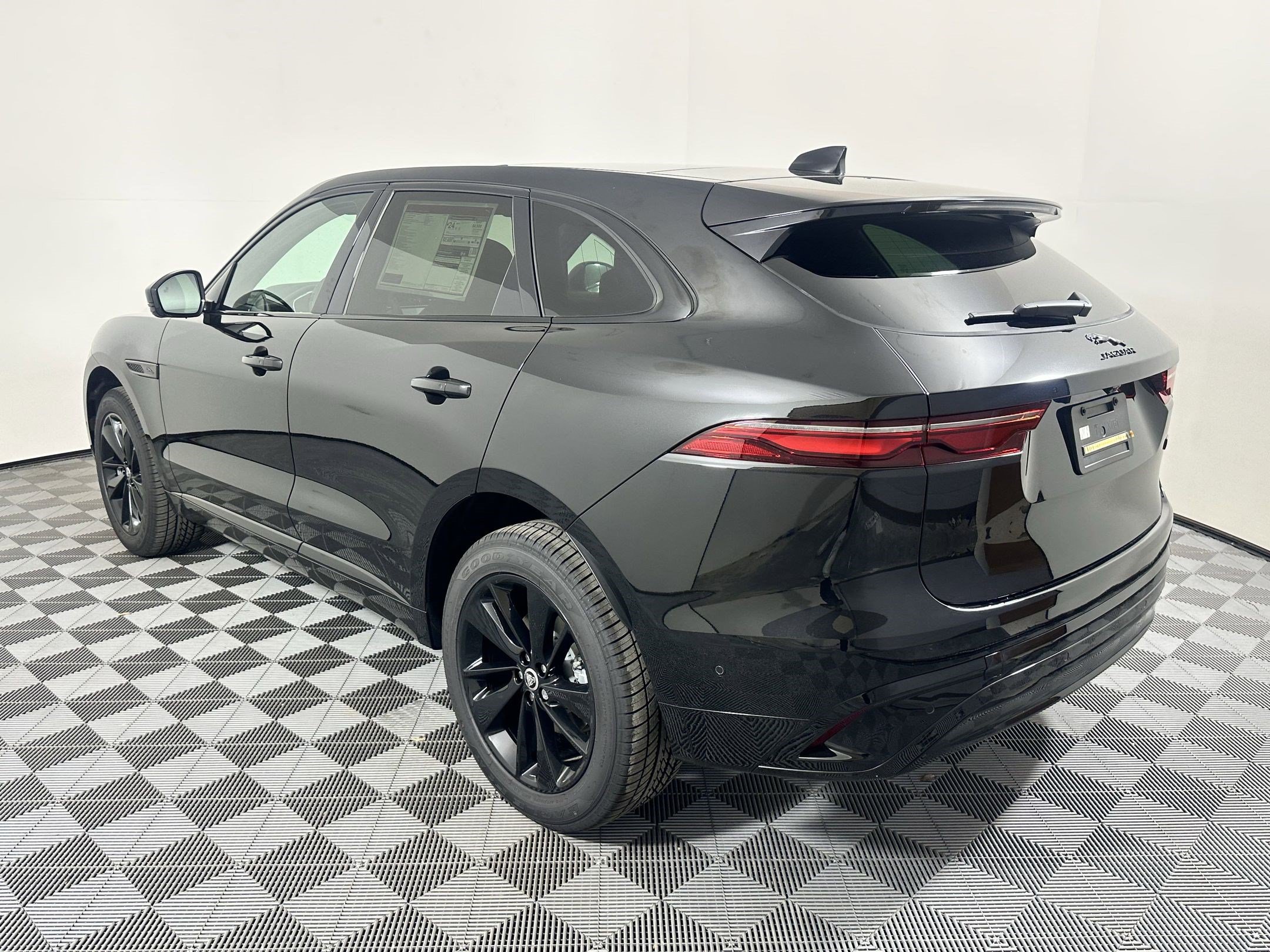 Used 2026 Jaguar F-PACE R-Dynamic S AWD/4WD image 3