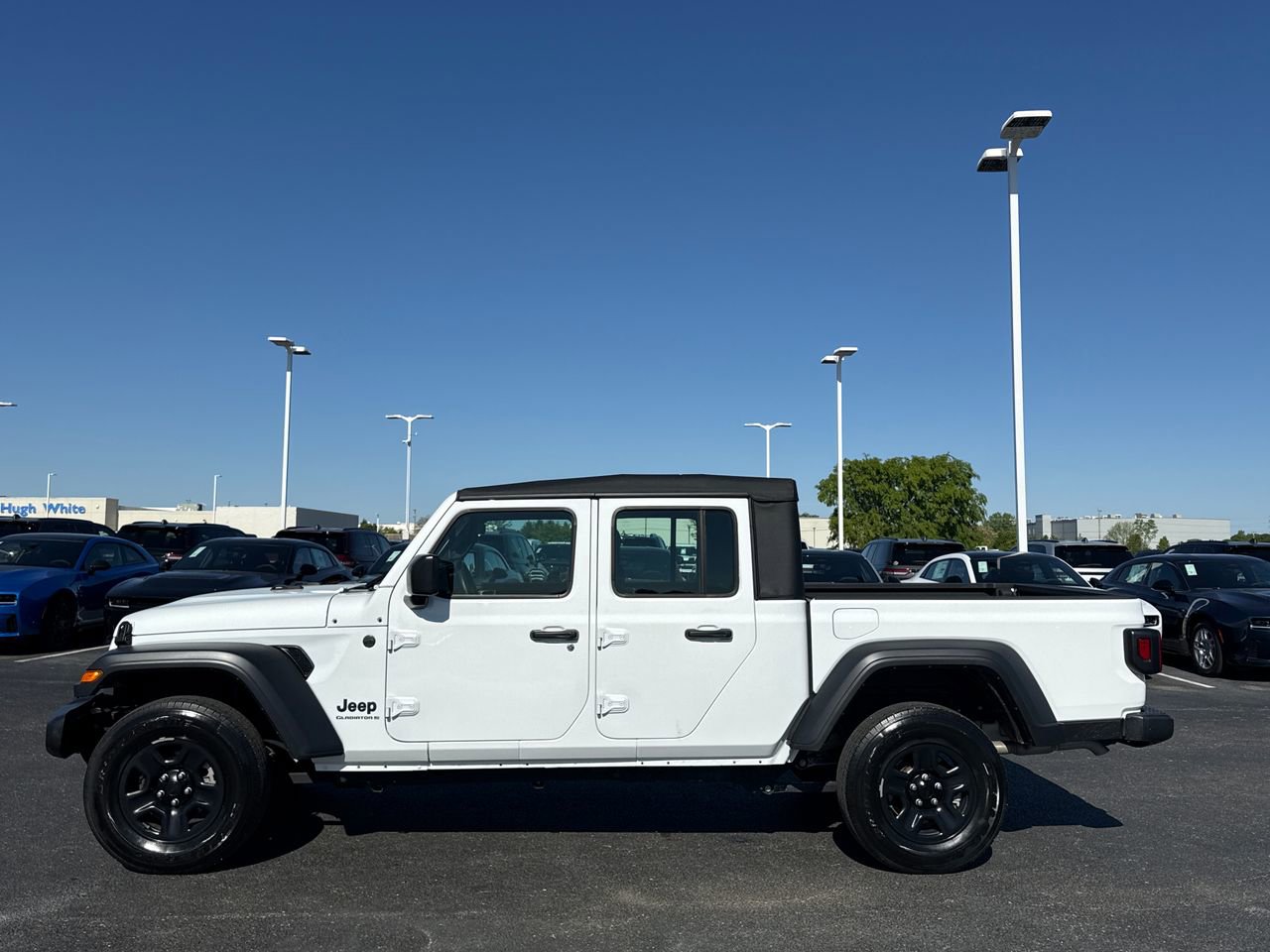Used 2025 Jeep Gladiator Sport AWD/4WD image 6