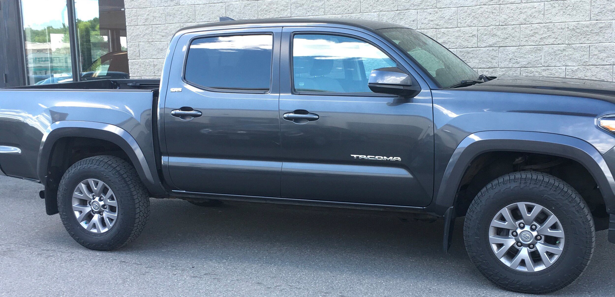 Used 2019 Toyota Tacoma SR5 AWD/4WD image 3