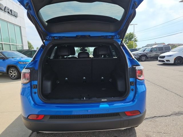 Used 2023 Jeep Compass Limited AWD/4WD image 7