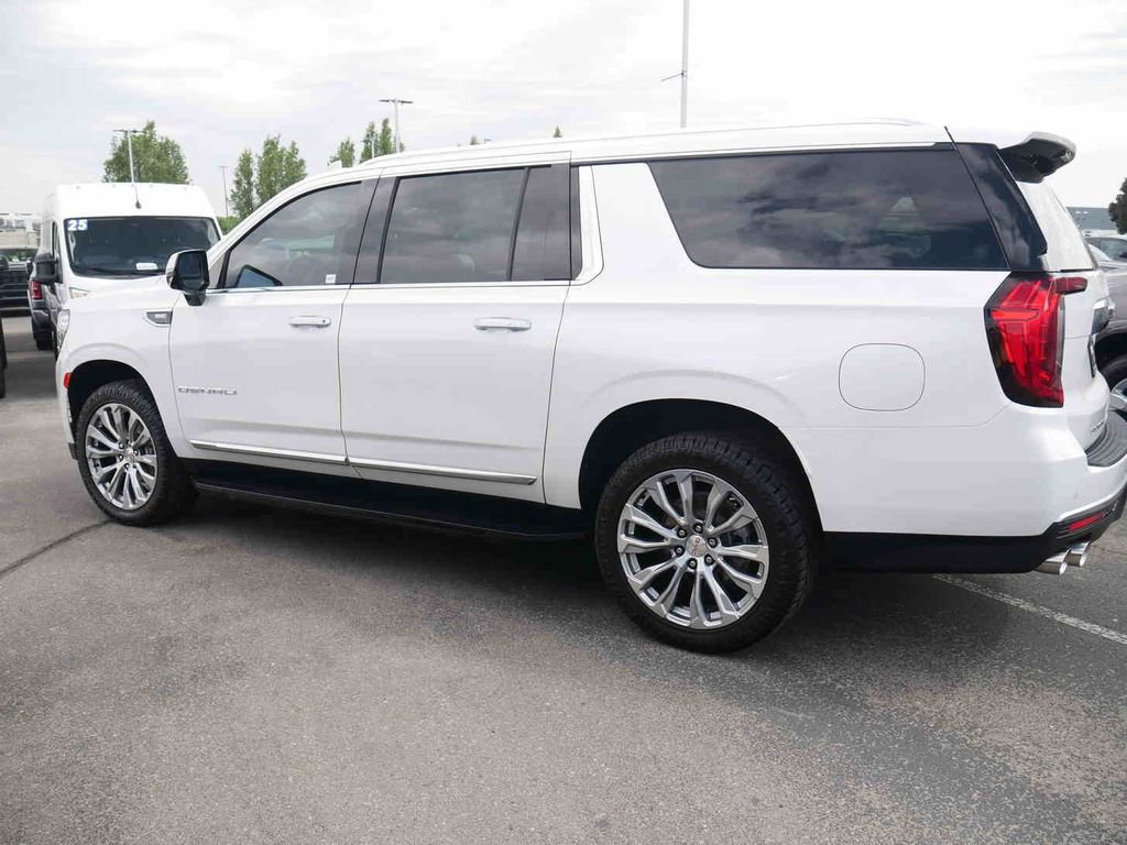 Used 2024 GMC Yukon XL Denali AWD/4WD image 19