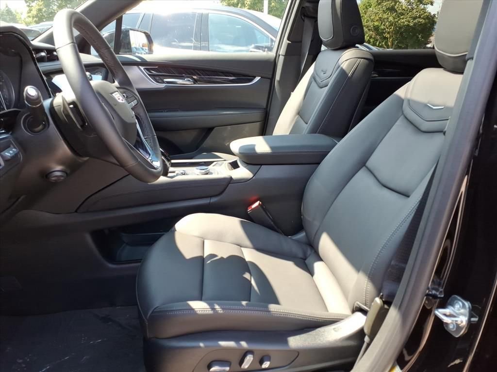 Used 2025 Cadillac XT6 Premium Luxury w/ Technology Package image 13