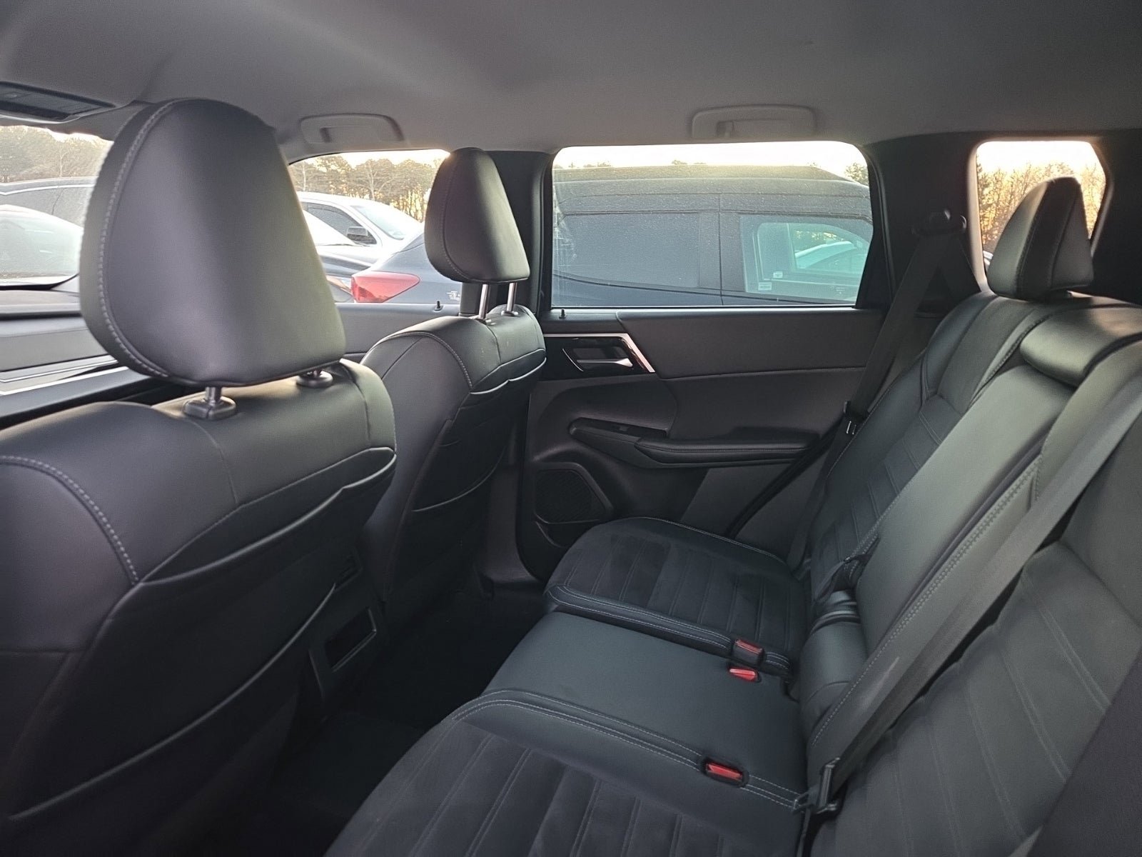 Used 2023 Mitsubishi Outlander SE image 14