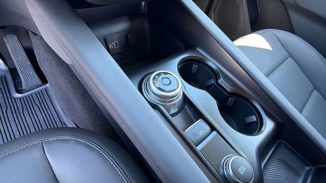 New 2026 Ford Explorer Active w/ Active Comfort Package image 24