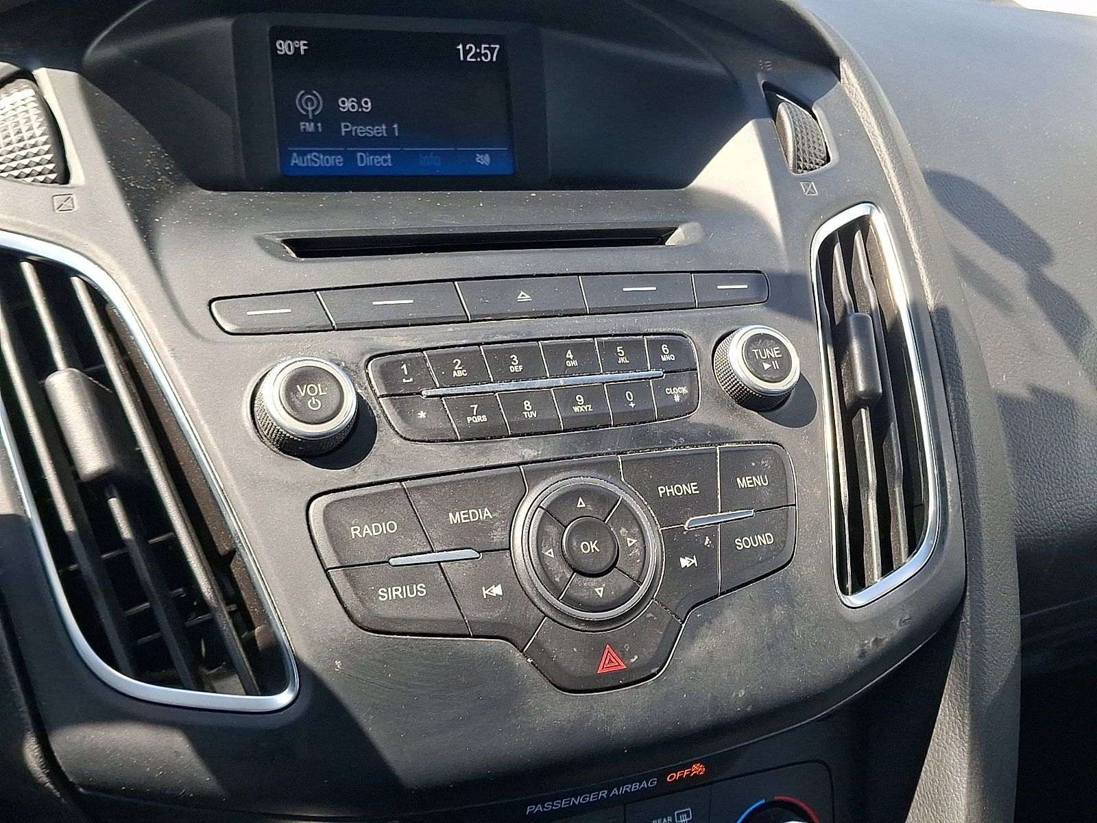 Used 2016 Ford Focus SE w/ Equipment Group 201A FWD image 17