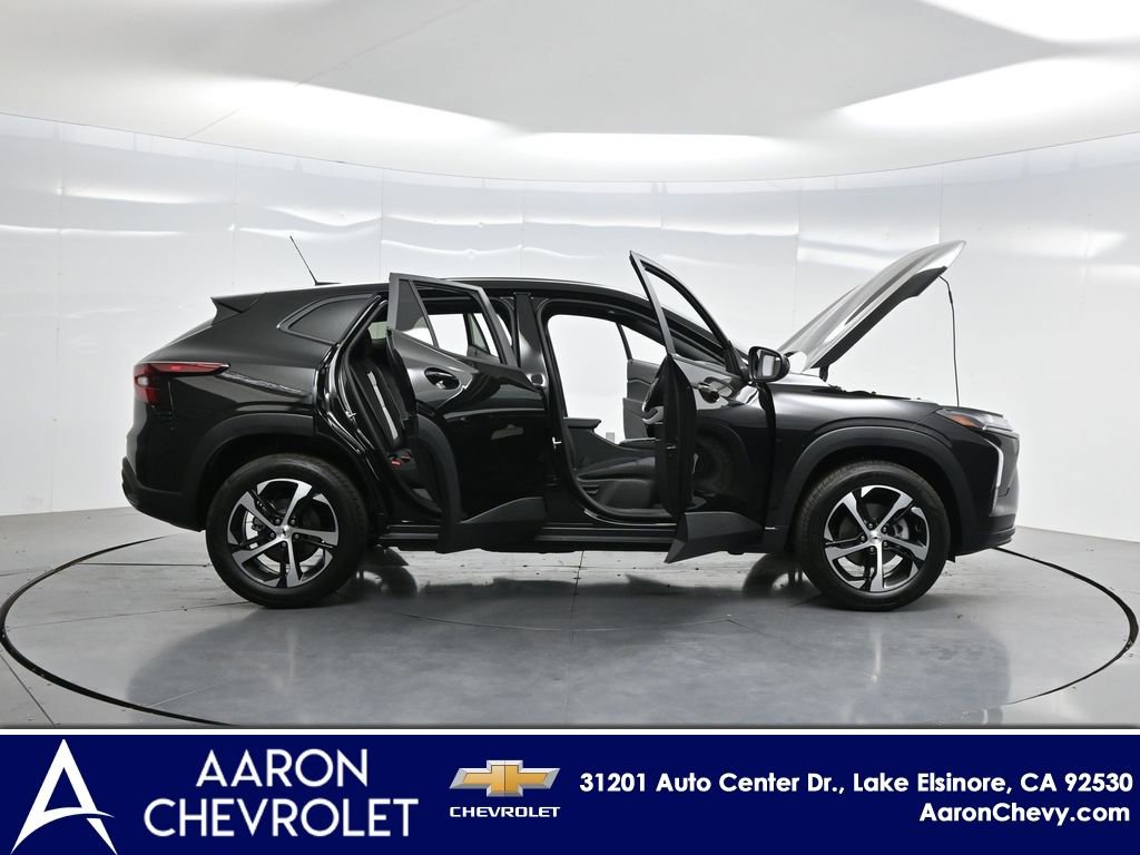 New 2026 Chevrolet Trax RS w/ Sunroof Package FWD image 3