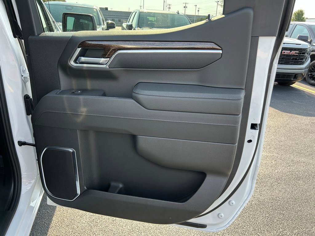 New 2026 GMC Sierra 1500 Elevation image 16