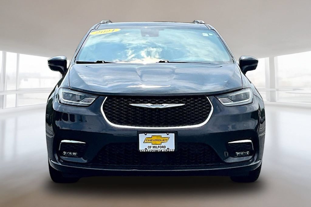 Used 2021 Chrysler Pacifica Touring-L FWD image 2