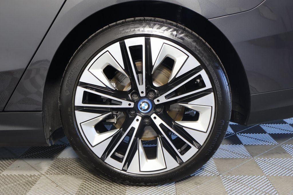 Used 2025 BMW i5 xDrive40 w/ Premium Package AWD/4WD image 16