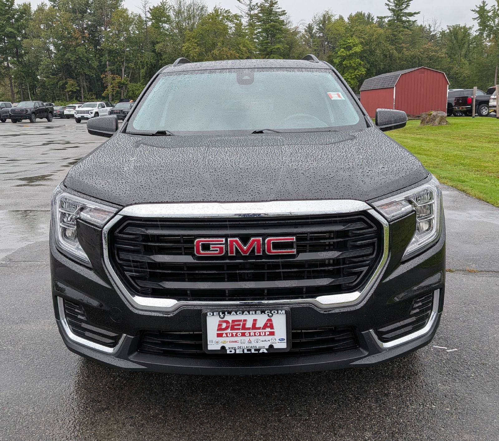 Used 2024 GMC Terrain SLE w/ Driver Convenience Package AWD/4WD image 2