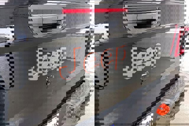 Used 2020 Jeep Gladiator Mojave AWD/4WD image 29