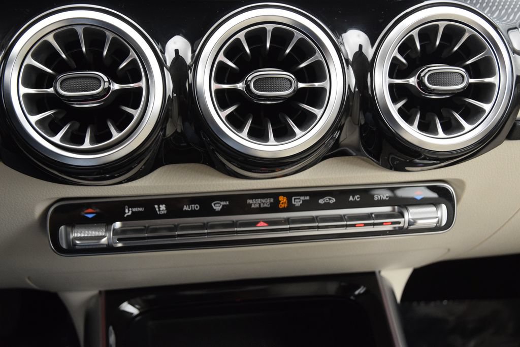 Certified 2022 Mercedes-Benz GLB 250 4MATIC image 27