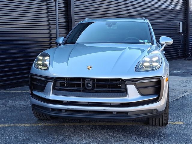 Certified 2026 Porsche Macan AWD/4WD image 10