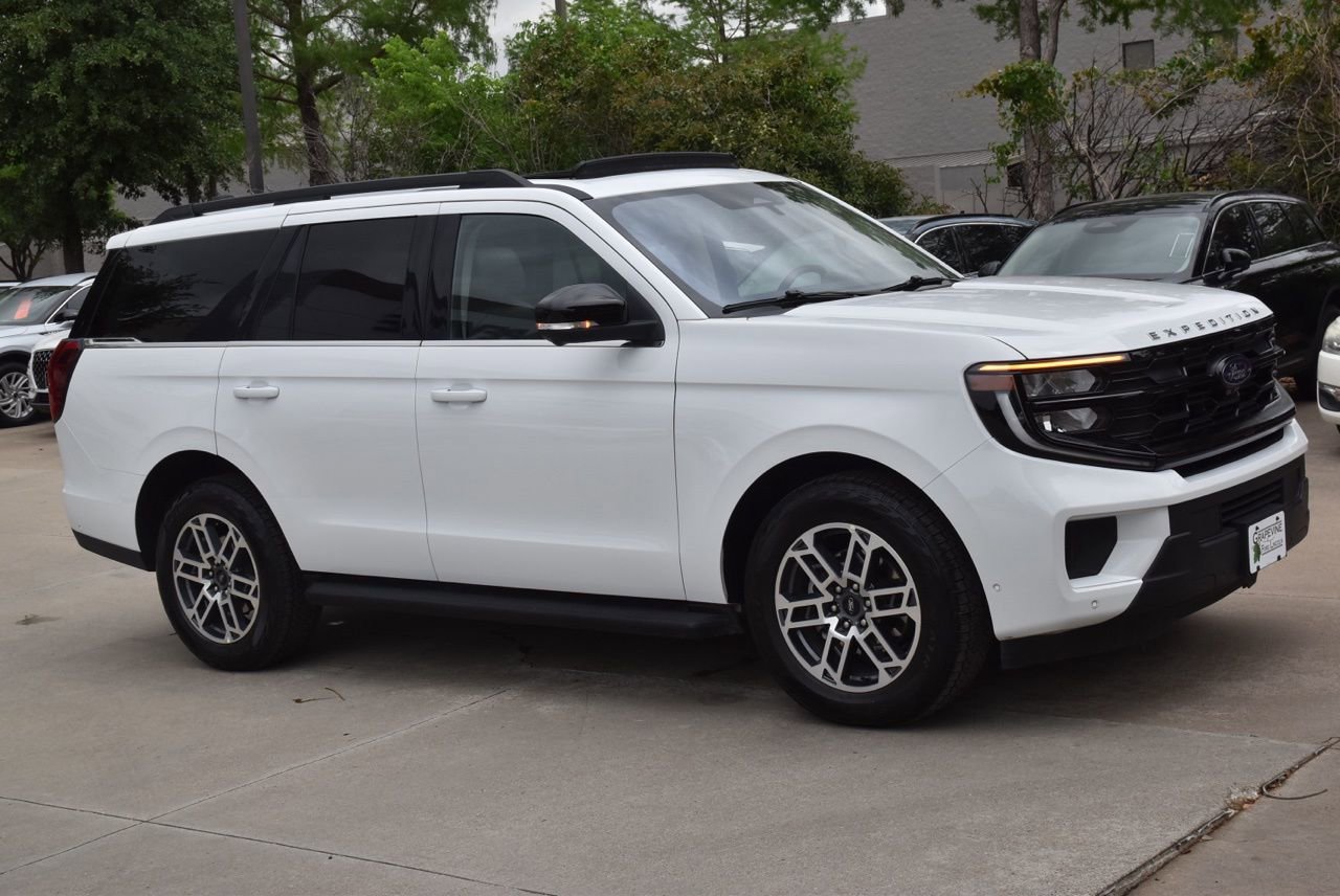 Certified 2025 Ford Expedition Active image 5