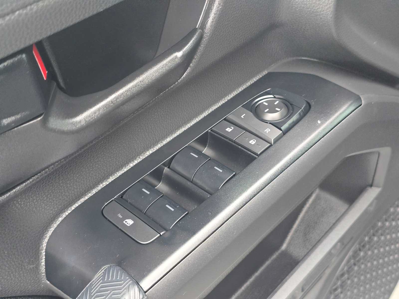 Used 2025 Toyota Tacoma SR5 AWD/4WD image 23