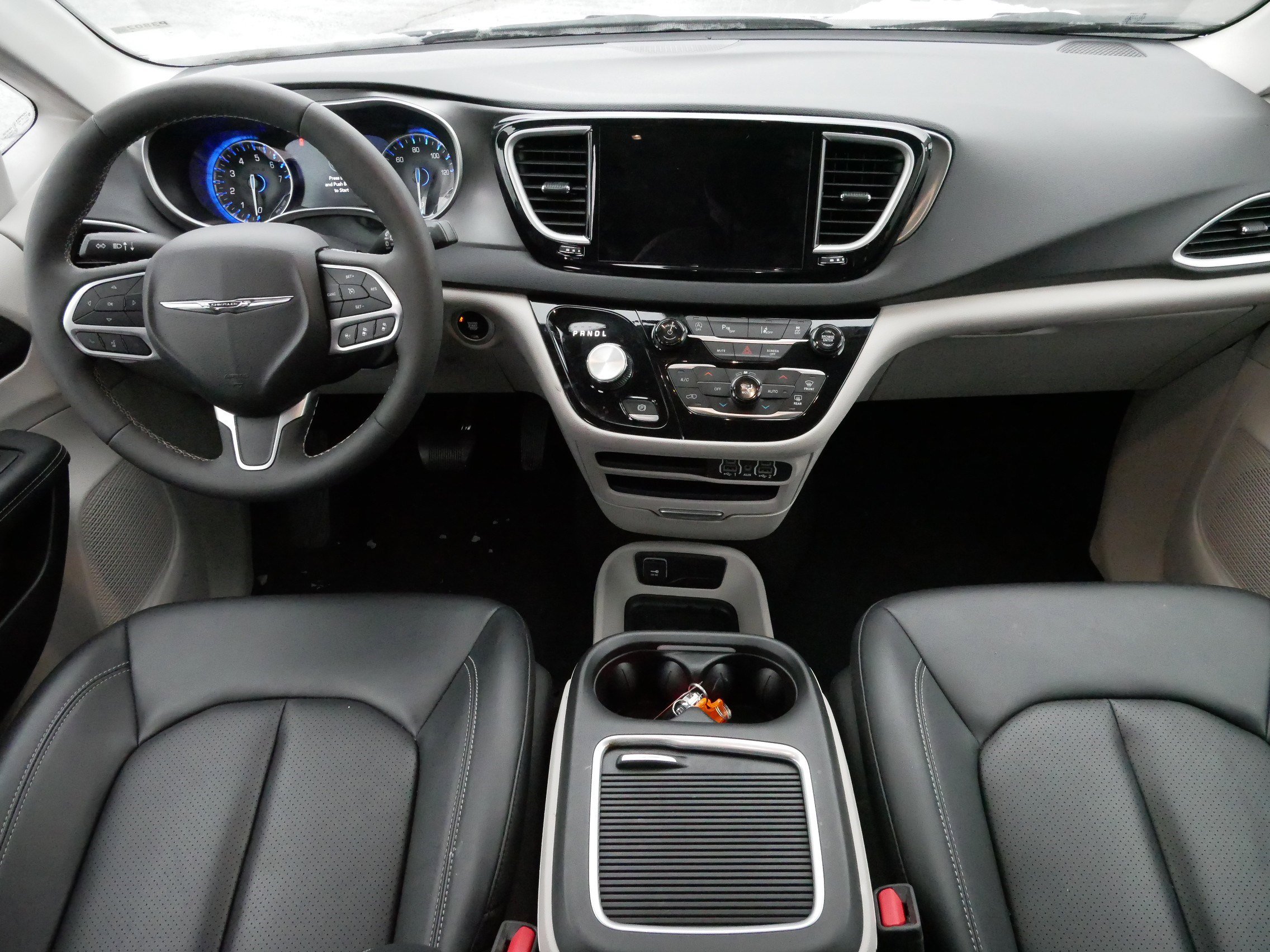 Used 2024 Chrysler Pacifica Touring-L image 10