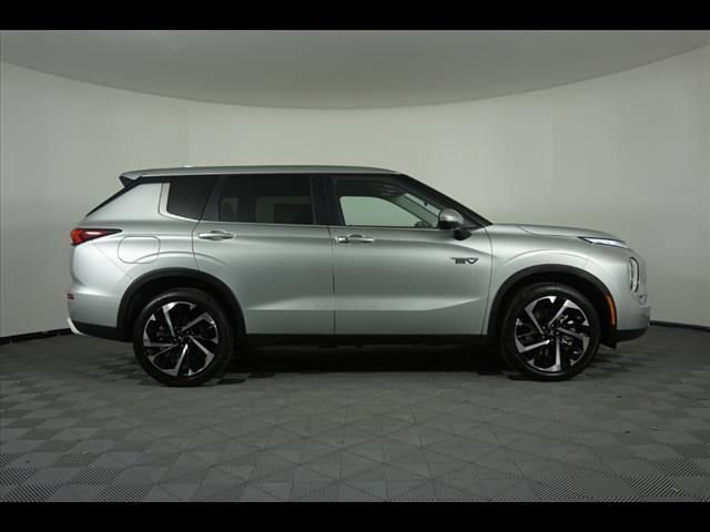 Used 2025 Mitsubishi Outlander SE AWD/4WD image 27