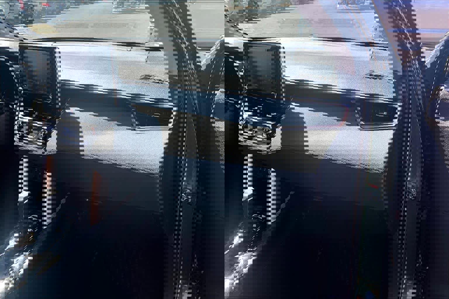 Used 2022 Toyota Corolla Cross XLE w/ Convenience Package image 19