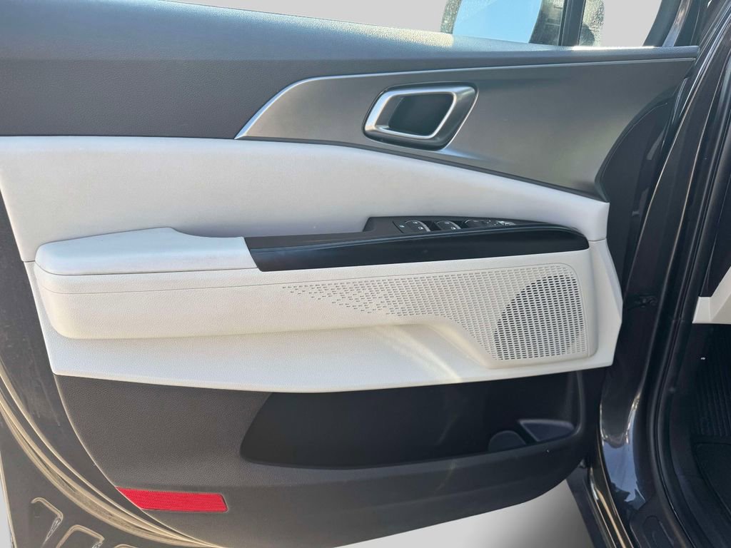 Used 2024 Kia Carnival LX FWD image 15