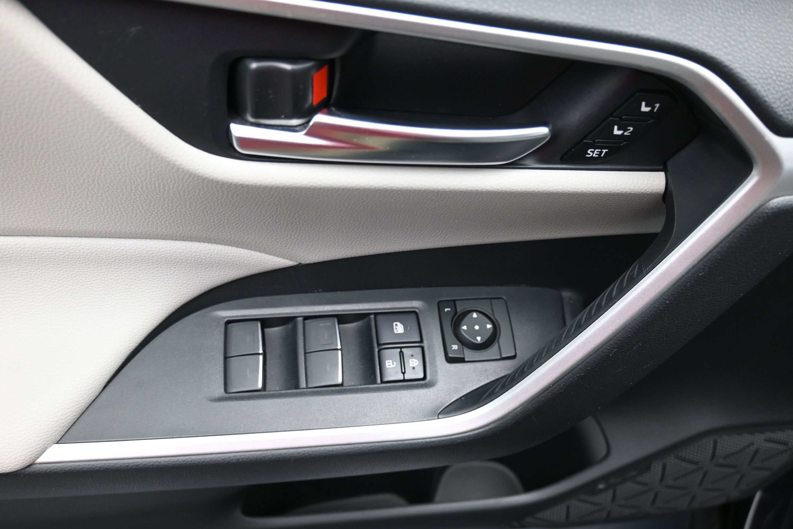 Used 2023 Toyota RAV4 XLE Premium AWD/4WD image 14