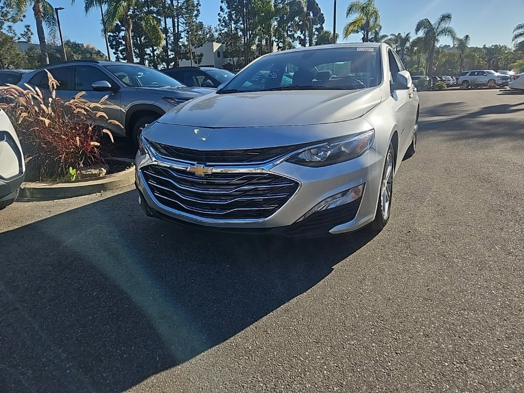Used 2022 Chevrolet Malibu LT image 2