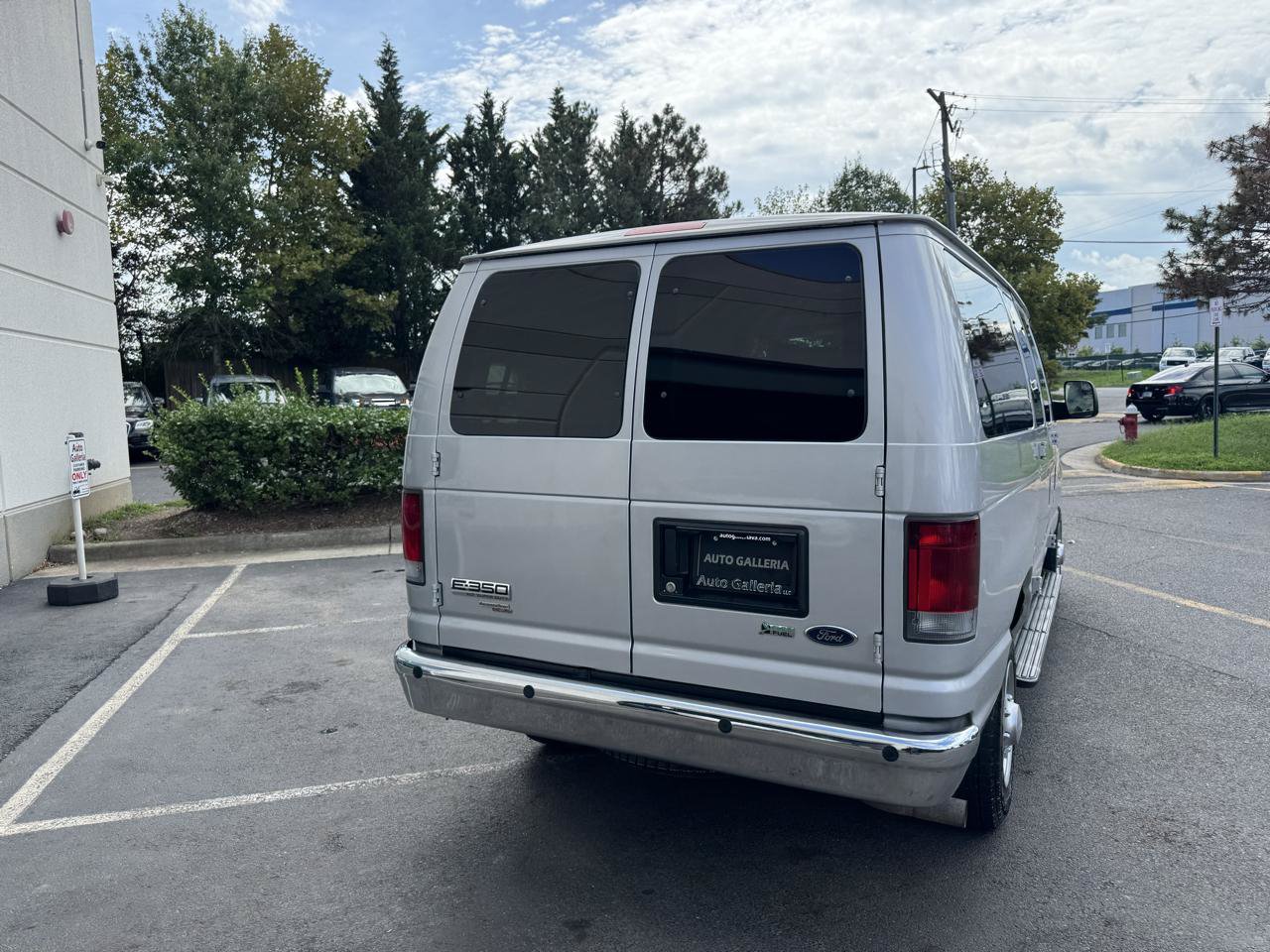 Used 2013 Ford E-350 and Econoline 350 XLT RWD image 5