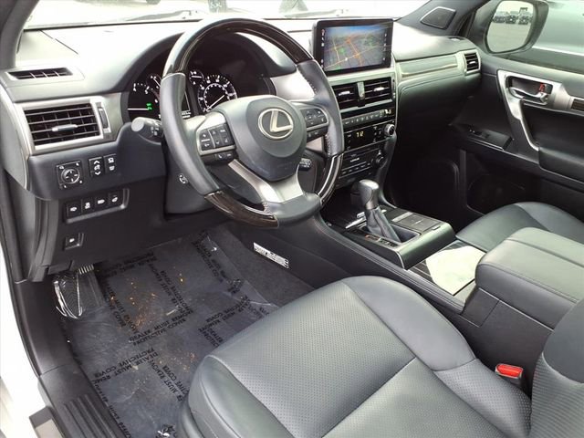 Used 2023 Lexus GX 460 Luxury w/ Sport Design Package image 3