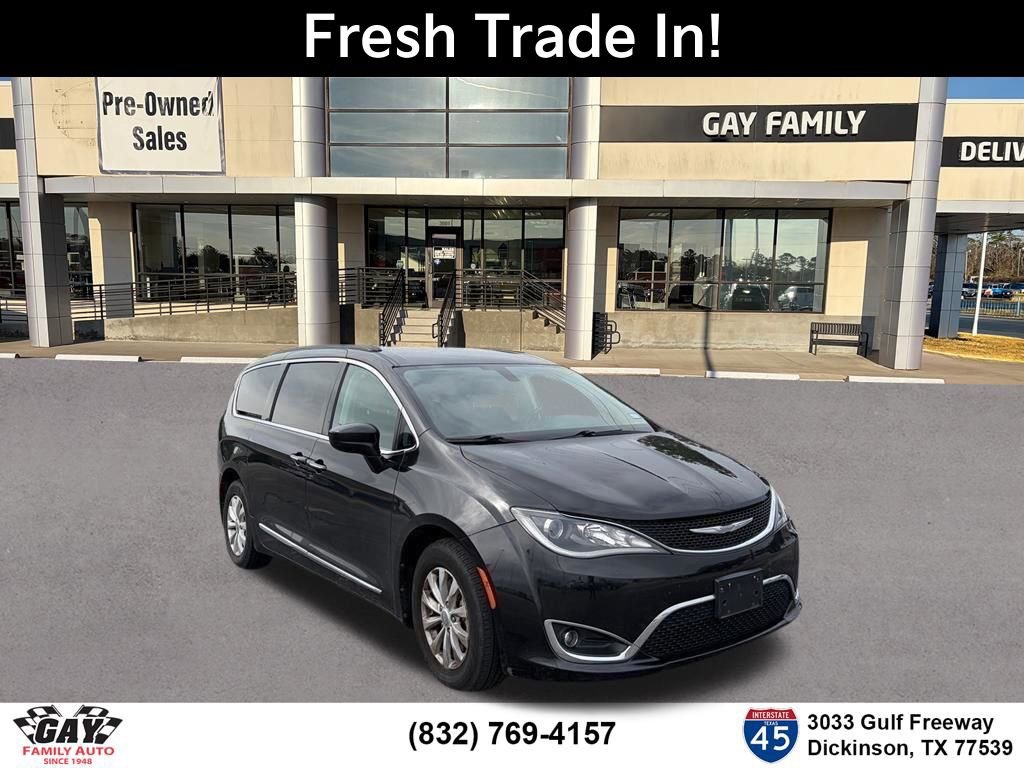 Used 2017 Chrysler Pacifica Touring-L FWD image 1