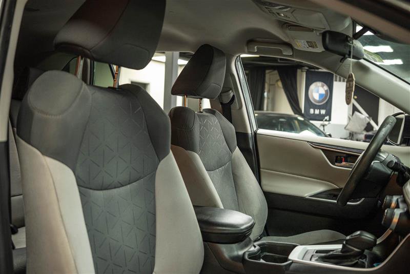 Used 2021 Toyota RAV4 XLE image 14