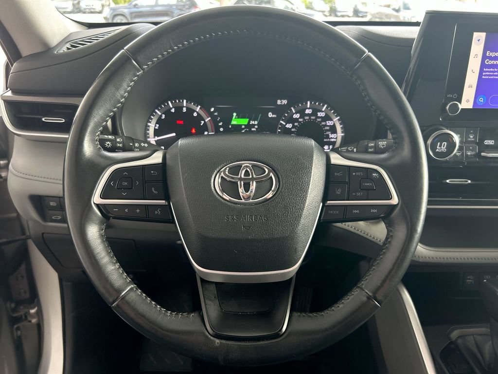Used 2023 Toyota Highlander LE FWD image 14
