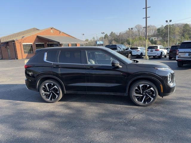 Used 2024 Mitsubishi Outlander SE image 3
