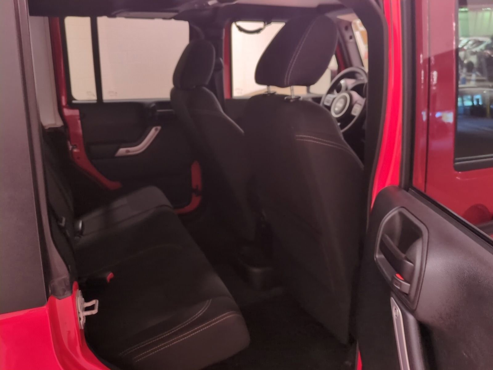 Used 2017 Jeep Wrangler Unlimited Sahara w/ Connectivity Group AWD/4WD image 12