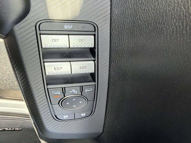 Used 2025 Mitsubishi Outlander SE FWD image 8