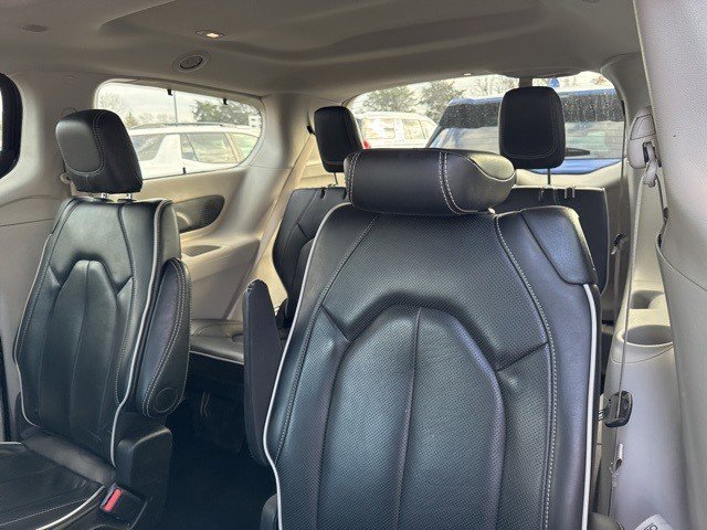Used 2024 Chrysler Pacifica Limited image 7