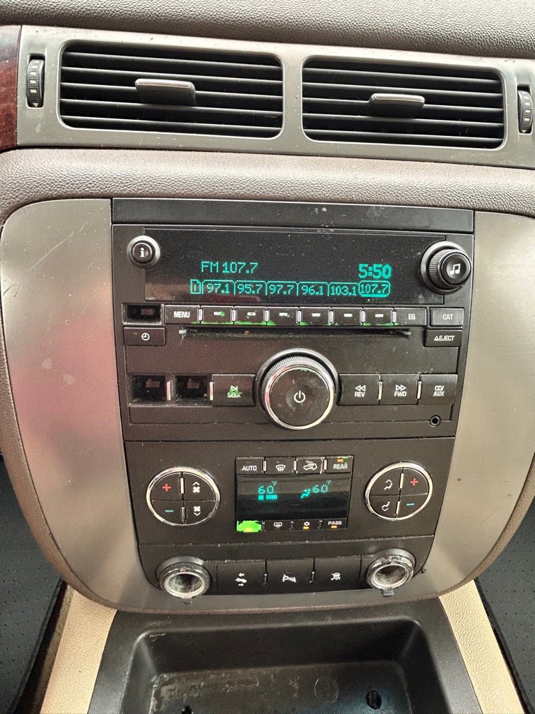 Used 2011 GMC Yukon XL SLT w/ SLT-2 Equipment Package image 13