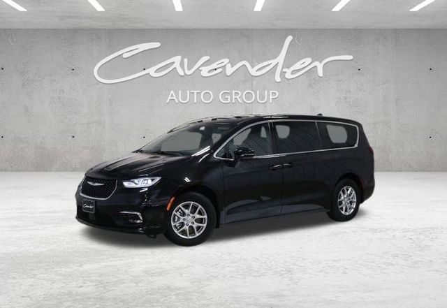 Used 2025 Chrysler Pacifica Select