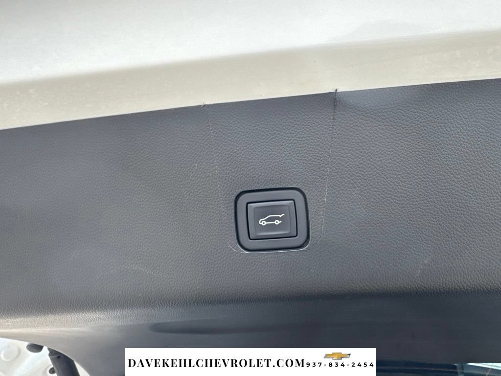Used 2023 Chevrolet Traverse RS FWD image 38