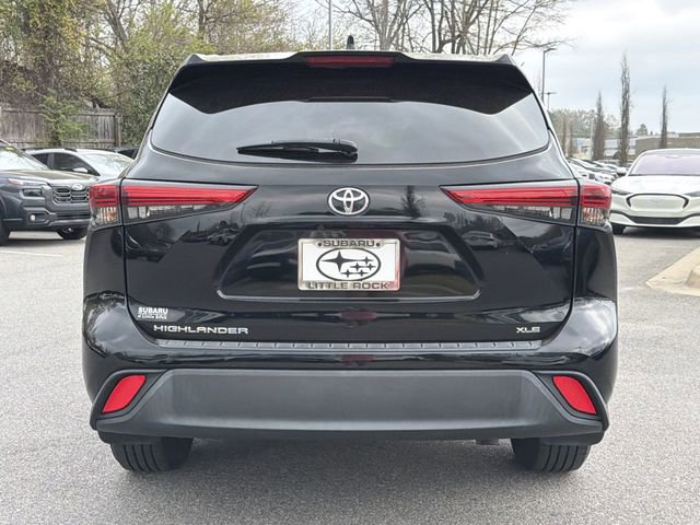 Used 2023 Toyota Highlander XLE image 7