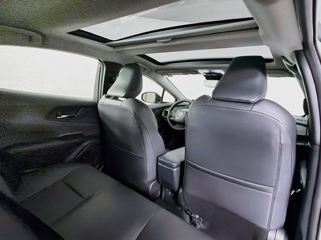 Used 2024 Toyota Prius XLE FWD image 27