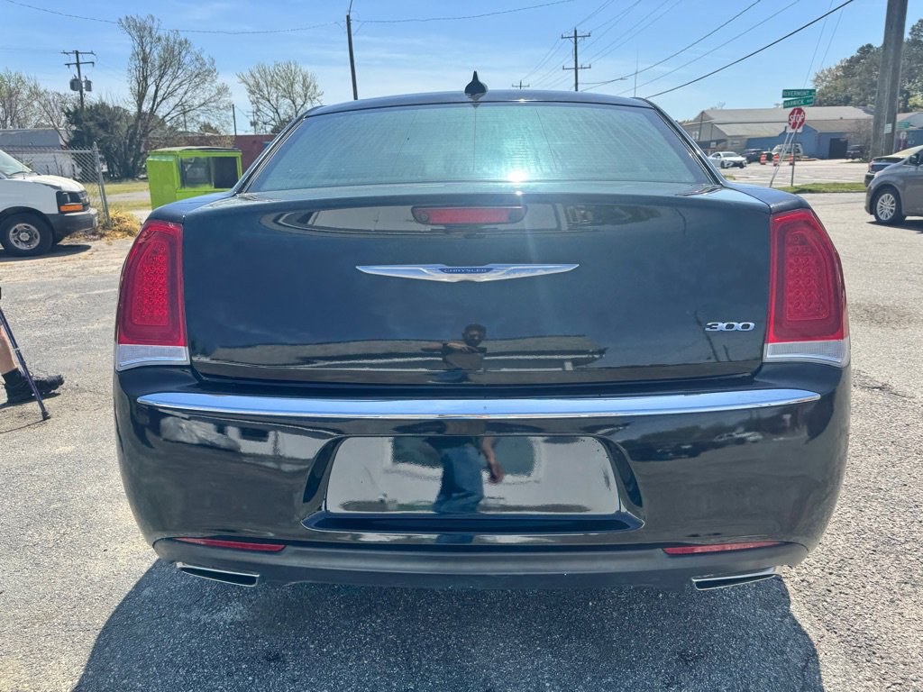 Used 2019 Chrysler 300 Limited image 6