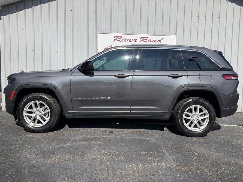 Used 2023 Jeep Grand Cherokee Laredo X AWD/4WD image 14