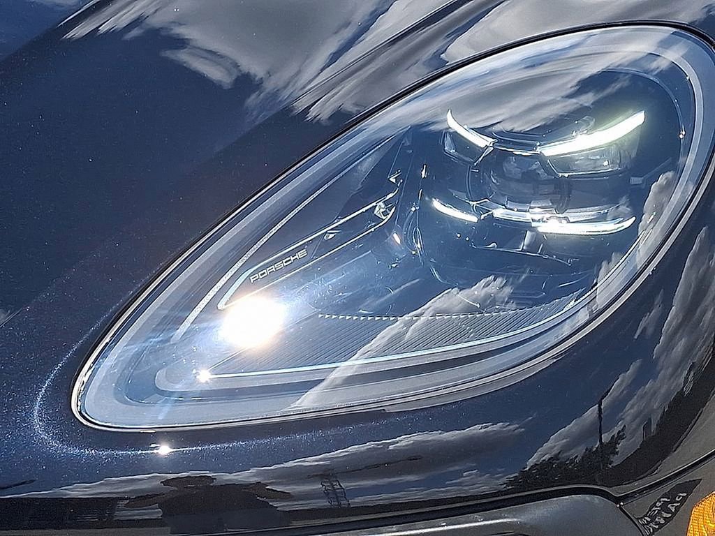 Used 2025 Porsche Macan image 11