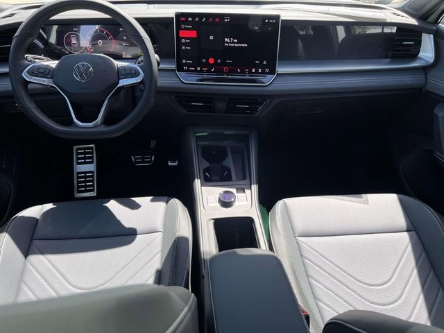 New 2026 Volkswagen Tiguan SE R-Line FWD image 24