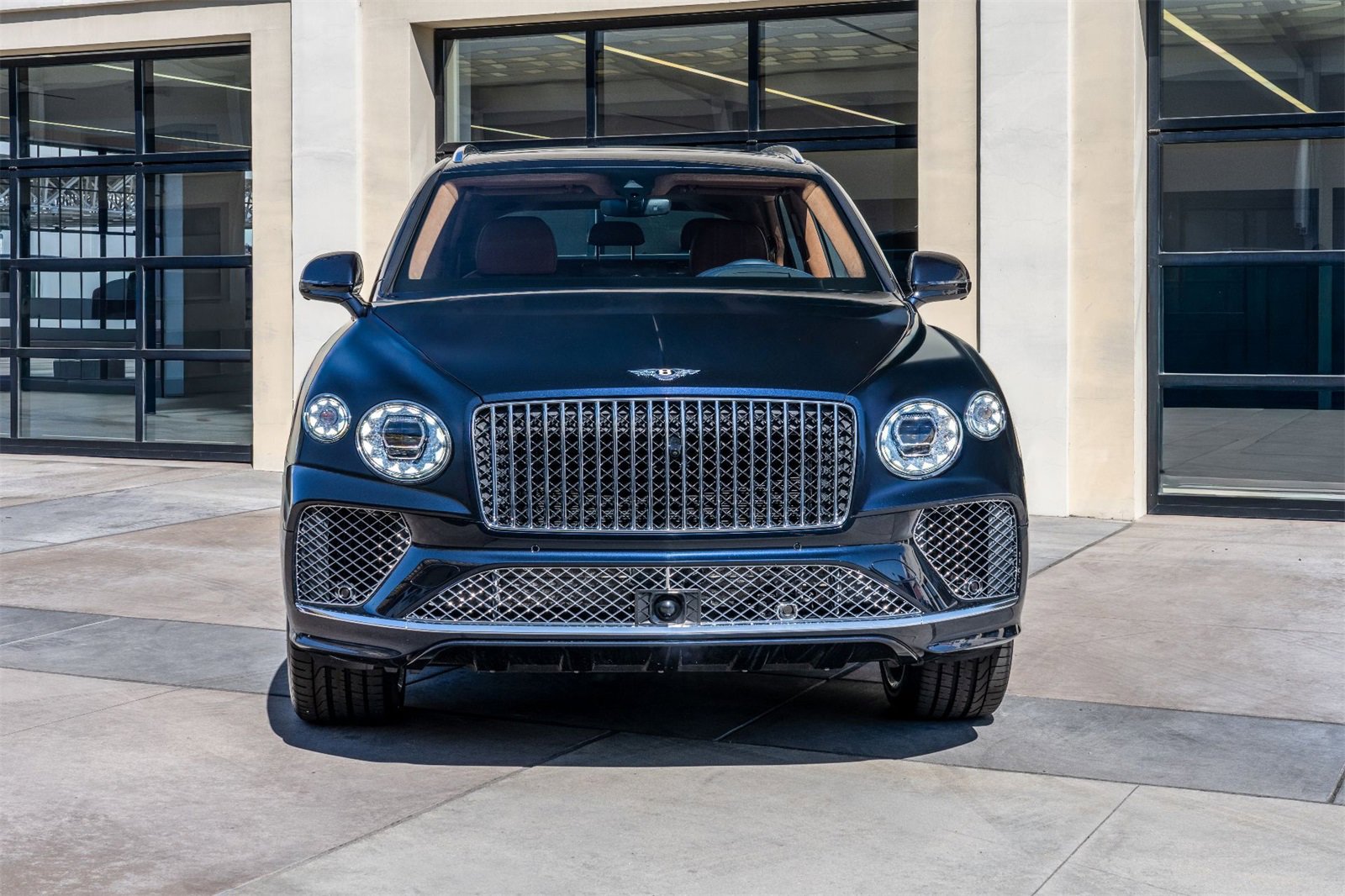 Used 2024 Bentley Bentayga image 2