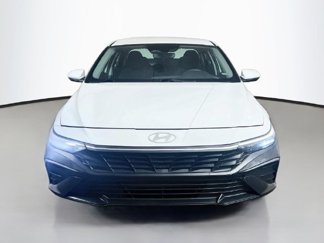 Used 2024 Hyundai Elantra SEL FWD image 2