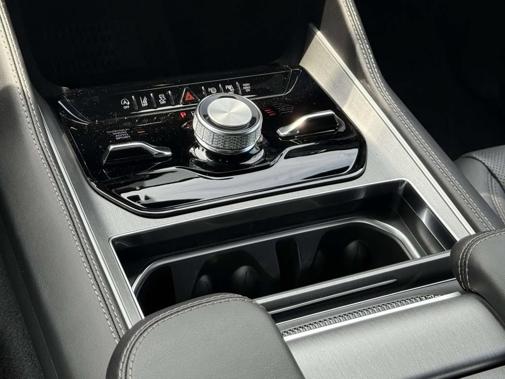 New 2026 Jeep Grand Wagoneer Limited AWD/4WD image 9