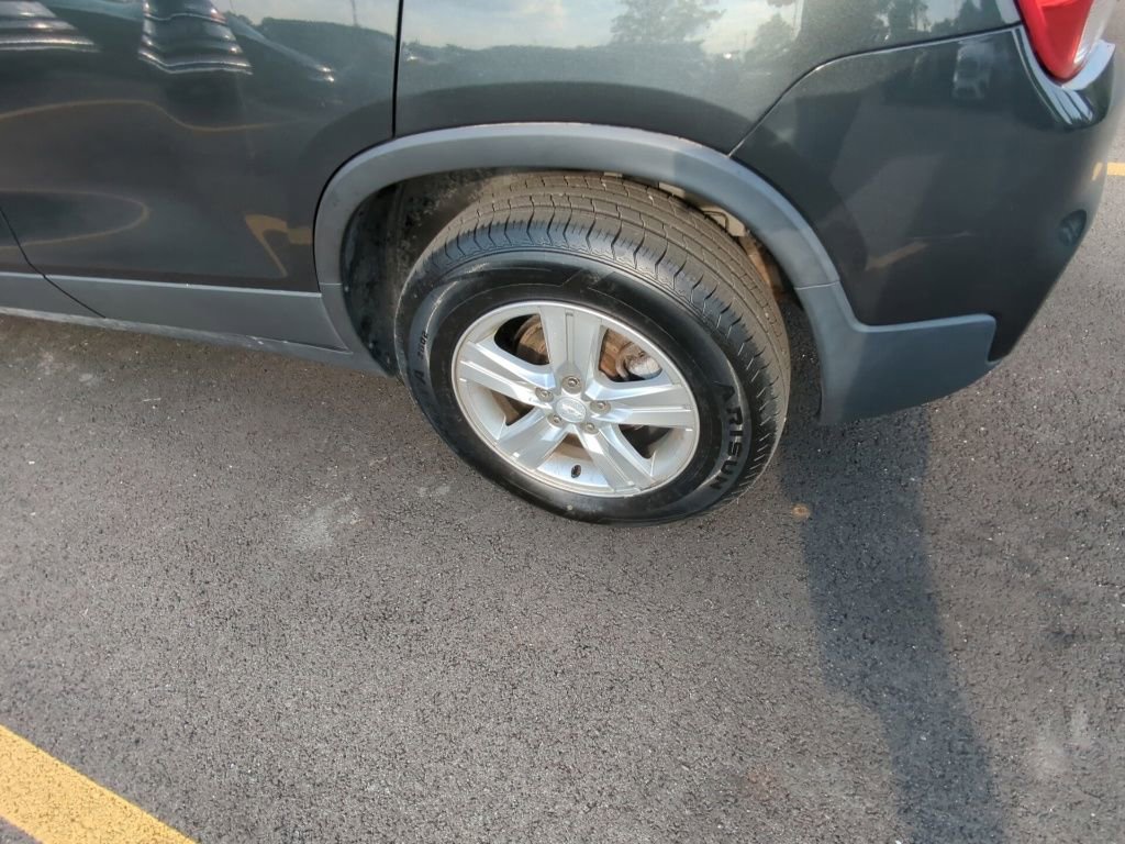 Used 2020 Chevrolet Trax LS AWD/4WD image 5