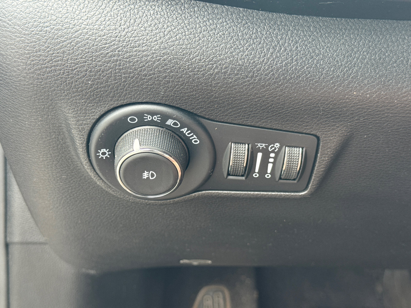 Used 2023 Jeep Compass Latitude image 29